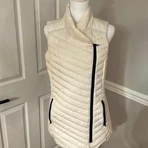 Athleta ivory XS puffer vest